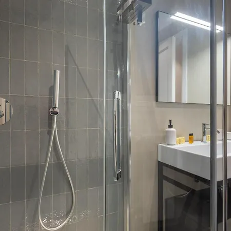 Luxury Bridge アパート